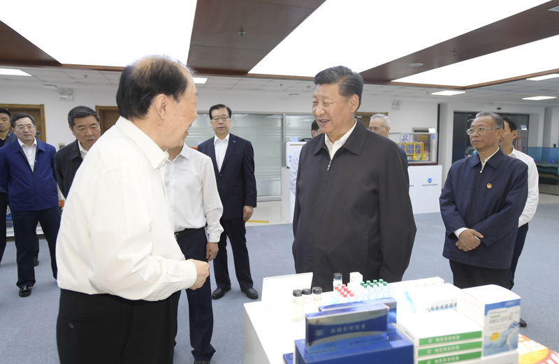 6��12����14�գ��й���������ǡ�������ϯ�������ί��ϯϰ��ƽ��ɽ�����졣����12�����磬ϰ��ƽ���ൺ�����ѧ�뼼���Ե����ʵ���ң�ͬ������Ա���н�̸��